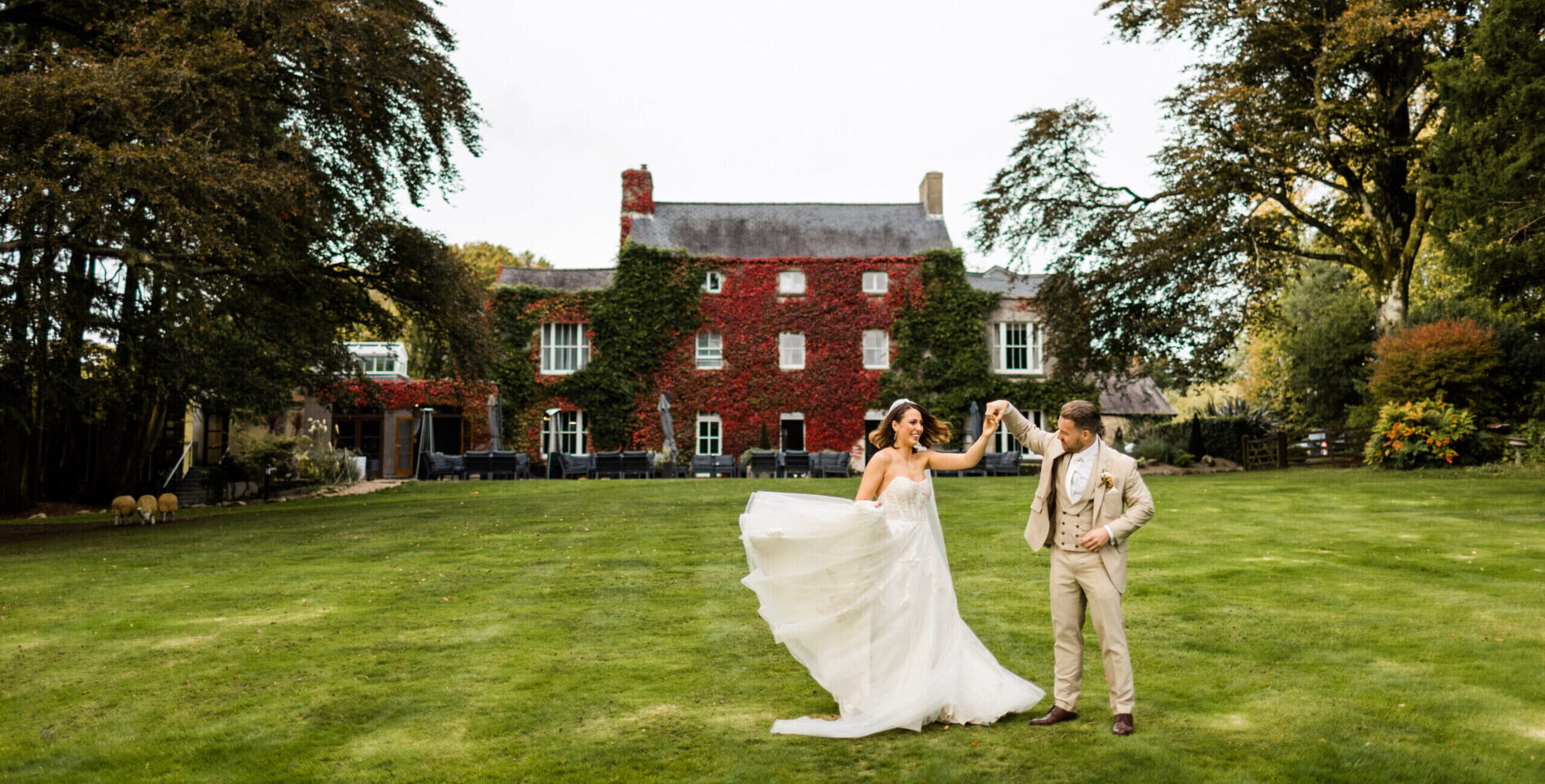 newly-weds-steve-and-victoria-chose-to-wed-at-fairyhill-this-autumn-2513